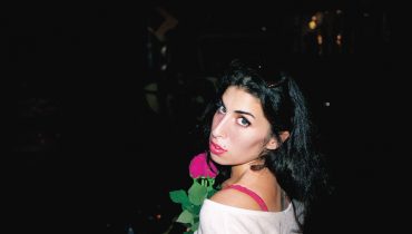 Niepublikowane ujęcia z „In My Bed” w nowym lyric video Amy Winehouse