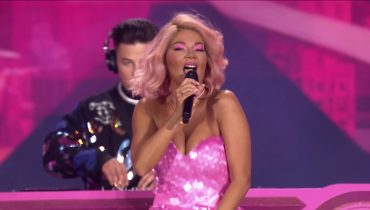 Edyta Górniak jako Barbie na „Sylwestrze z Dwójką”