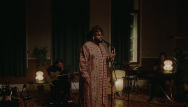 Elmiene dzieli się EP-ką „Live at RAK Studios”