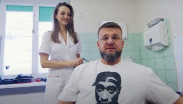 KęKę jako profesor Kędzior w kapitalnym singlu „Znachor”