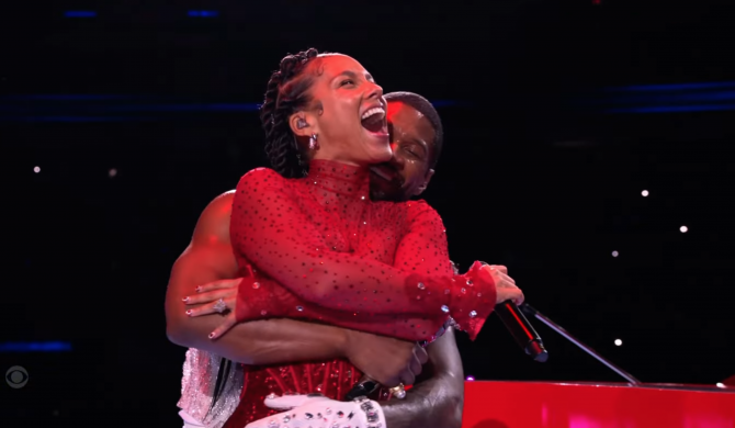 Alicia Keys, H.E.R., Ludacris i inni wystąpili z Usherem podczas Super Bowl Halftime