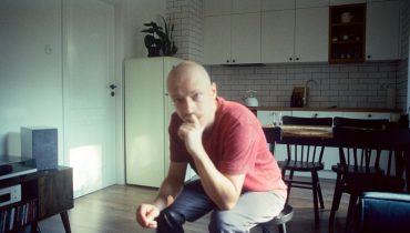 Nowy singiel – „Dzień dobry, jestem z Polski” – Jakub Skorupa wznosi odę do polskiej codzienności