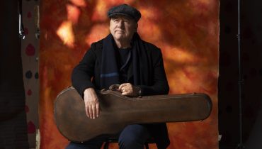 Edycja deluxe albumu „One Deep River” Marka Knopflera trafiła na platformy streamingowe