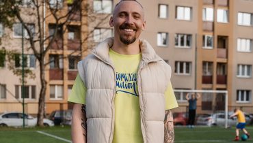 Zeus w nowym singlu Sarsy