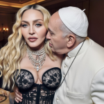 Madonna opublikowała zdjęcia z obściskującym ją papieżem Franciszkiem. „W końcu znalazła chłopaka w swoim wieku”