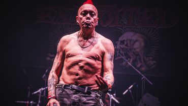 The Exploited i goście na zdjęciach z koncertu w Poznaniu