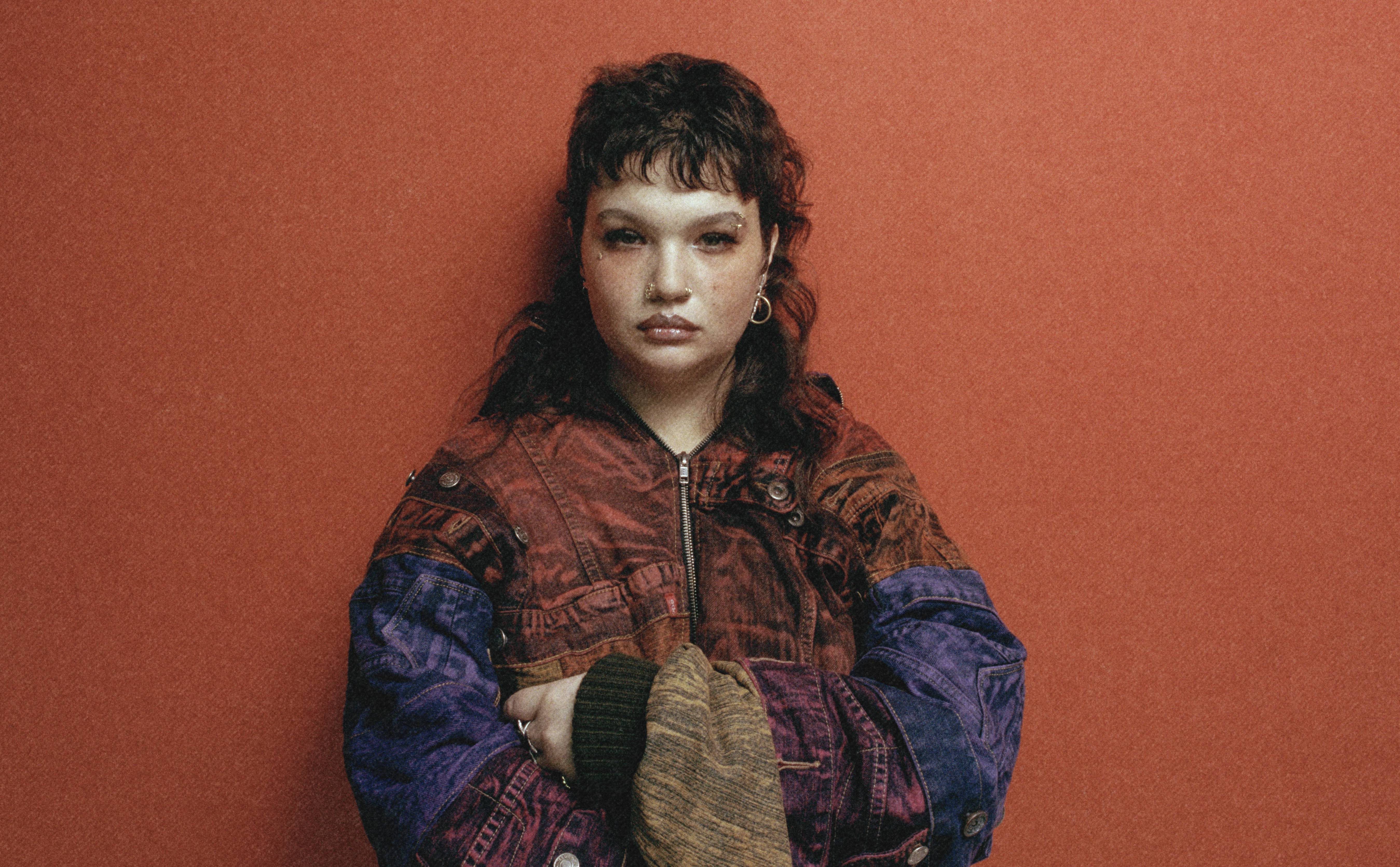 Lola Young ogłosiła „przerwę w karierze” po tym jak zasłabła podczas ostatniego koncertu