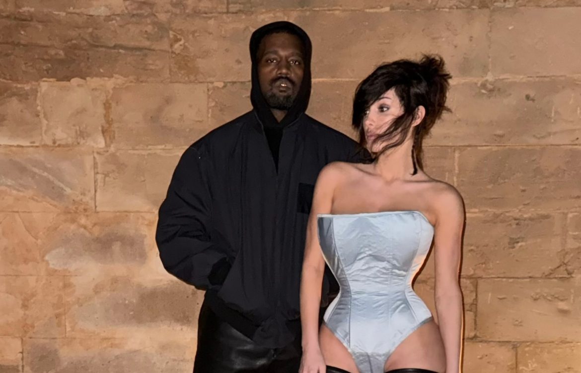 Bianca Censori pojawia się półnaga podczas transmisji live Kanye Westa