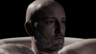 Małpa: „Jestem facetem w świecie, w którym za niemęskie uważa się mówienie o swoich emocjach”