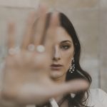 Pola Rise prezentuje „The Power of Coincidence: Silent Versions” – nowa, akustyczna odsłona debiutanckiego EP