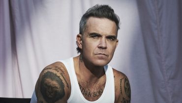 Gigant metalu w nowym singlu i klipie Robbiego Williamsa