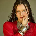Karin Ann w odważnej interpretacji „Heroes” Davida Bowiego
