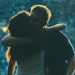 Sam Fender świętuje wyprzedane koncerty stadionowe duetem z Olivią Dean