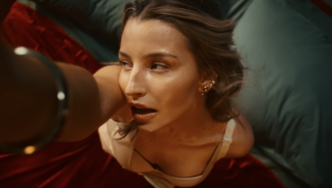 Julia Wieniawa z bardzo odważnym, zmysłowym teledyskiem