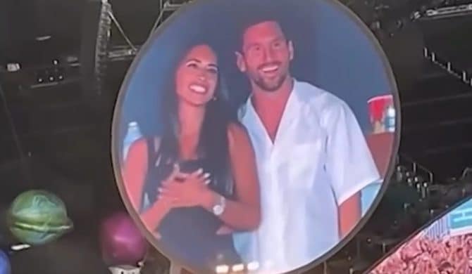 Kiss cam na koncercie Coldplaya znów w akcji