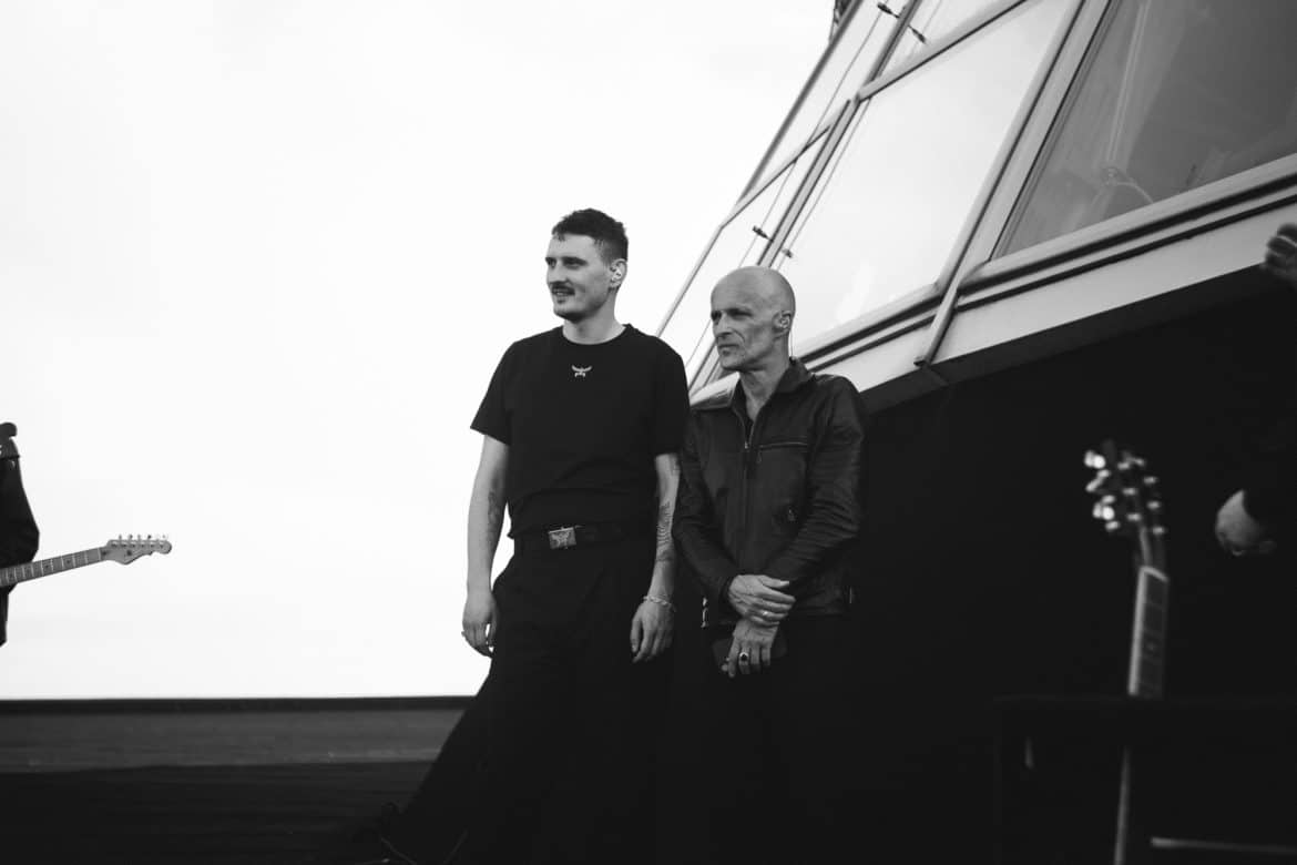 Dawid Podsiadło i Artur Rojek w klasycznej piosence Myslovitz