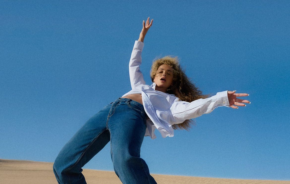 Ella Eyre rozlicza się z przeszłością w nowym singlu „red flags & love hearts”