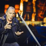 Bruce Dickinson zaśpiewał klasyk Judas Priest z ulicznym muzykiem
