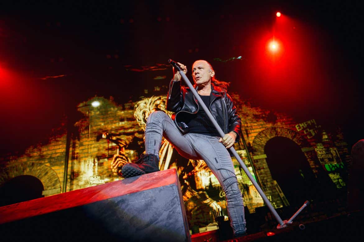 Iron Maiden wprowadzili do sprzedaży limitowaną koszulkę z polskimi motywami