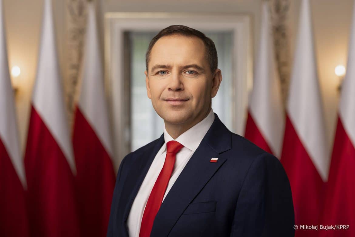Karol Nawrocki odpowiada Waldemarowi Żurkowi cytatem z Paktofoniki: „Nie jesteś Bogiem, uświadom to sobie, sobie”
