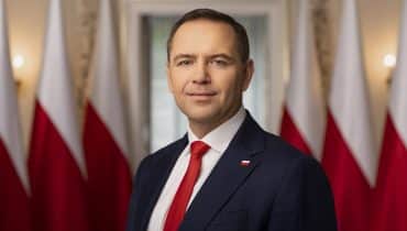 Karol Nawrocki odpowiada Waldemarowi Żurkowi cytatem z Paktofoniki: „Nie jesteś Bogiem, uświadom to sobie, sobie”