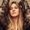 Kelly Clarkson ujawnia szokujące słowa byłego menedżera: „Powiedział, żebym zrobiła sobie operację piersi. Odpowiedziałam, żeby on zrobił sobie operację penisa!”