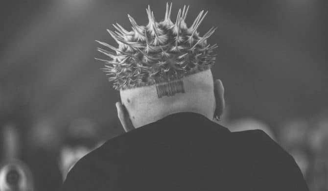 Kto stoi za ikoniczną fryzurą OKIego? Stylistka żąda uznania i creditsów