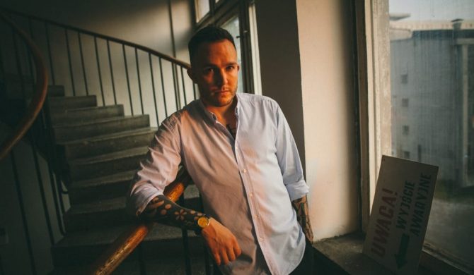 Po „Suce” czas na „Samicę psa”. Mes zepsuje Tedemu weekend?