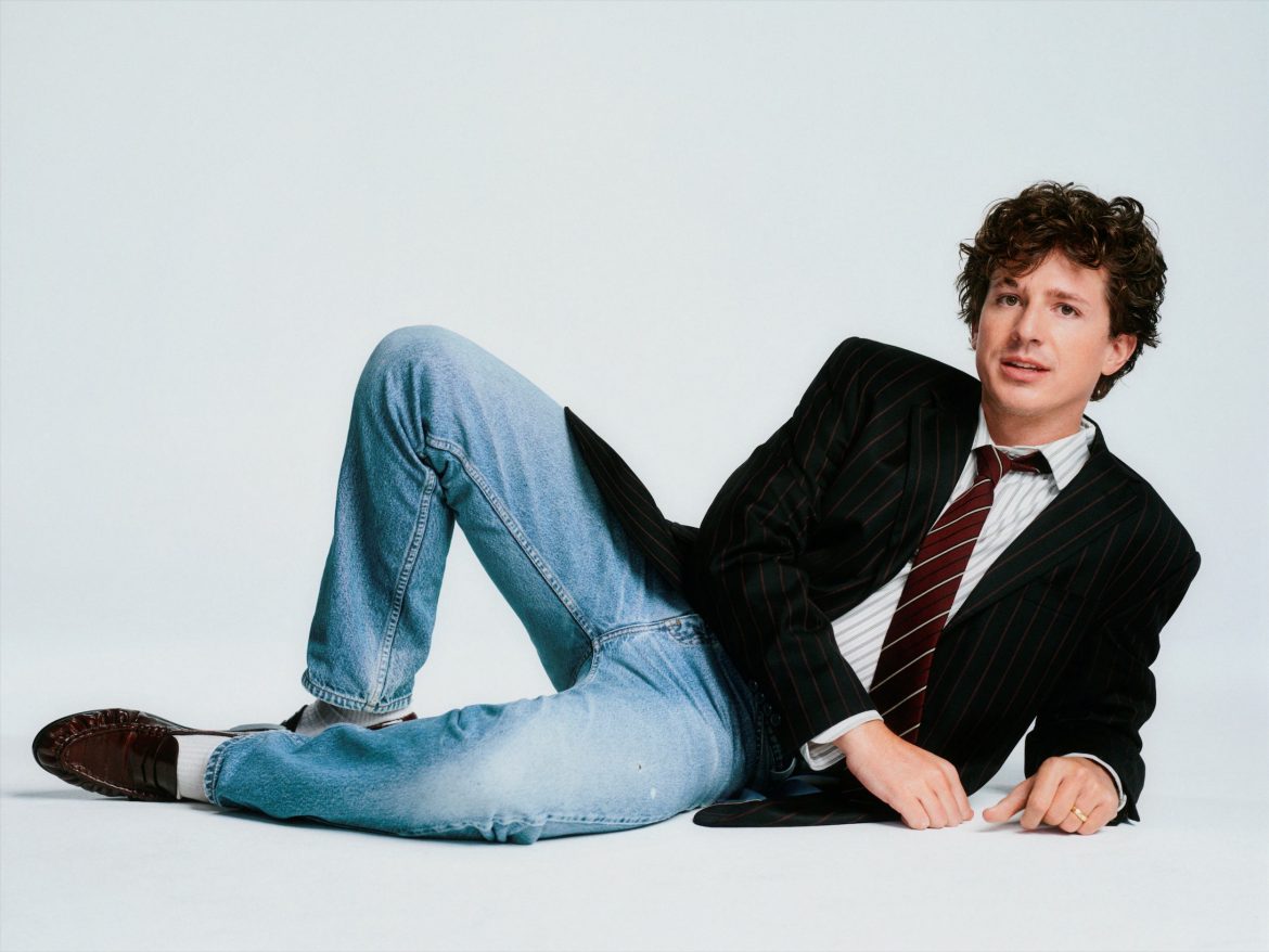 Charlie Puth przedstawia nowy singiel „Changes” i zapowiada płytę „Whatever’s Clever!”