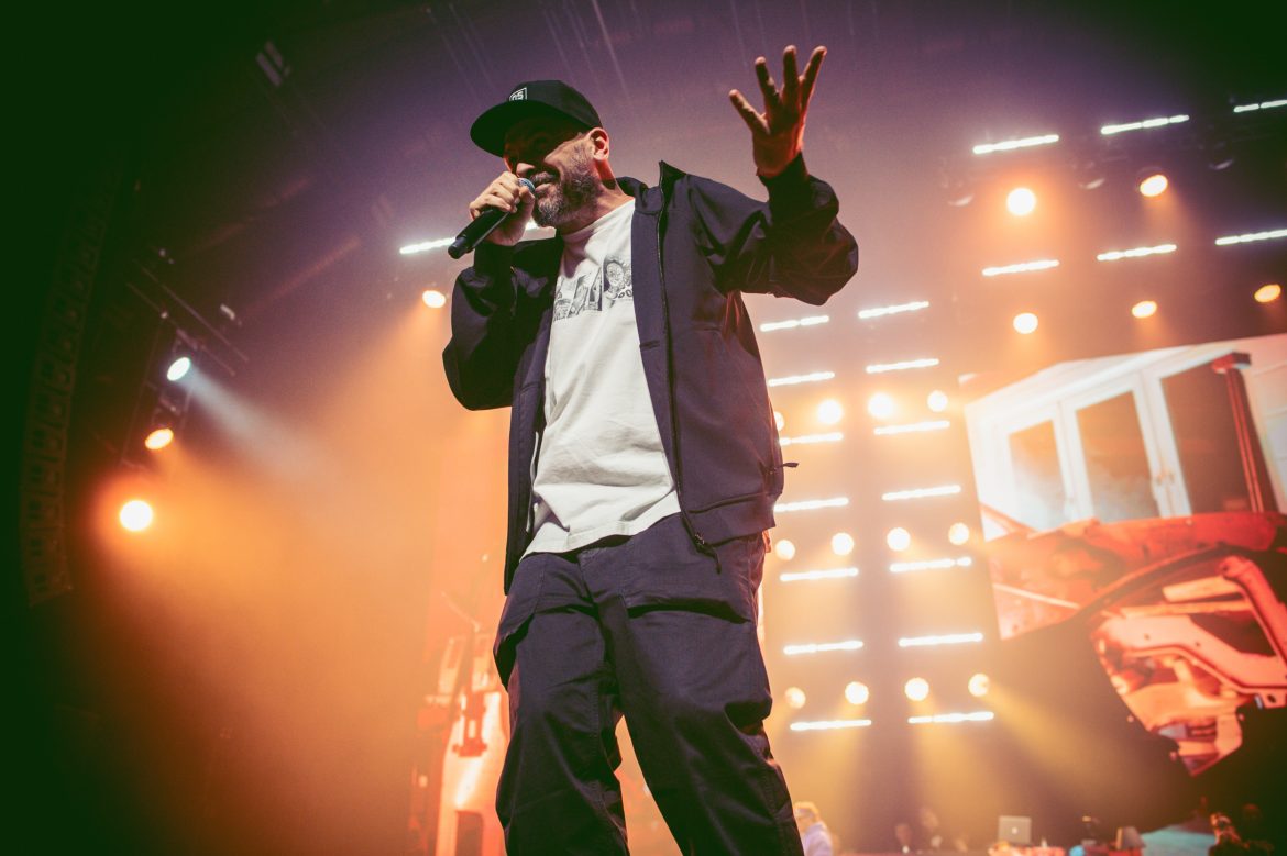 O.S.T.R. zapowiada nowy album: „Chcielibyście preorder solowego albumu w takim klimacie?”