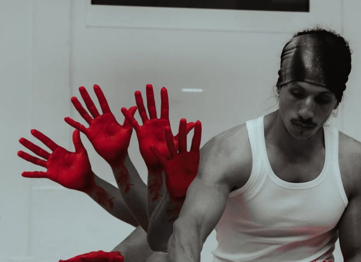 Francuski raper odbił rękę na 20 tysiącach płyt. Robił to przez 24 godziny bez przerwy