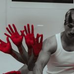 Francuski raper odbił rękę na 20 tysiącach płyt. Robił to przez 24 godziny bez przerwy