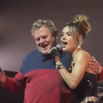 Doda wyprowadziła Kazika za rękę na scenę. Rockman próbował zaśpiewać z nią refren wielkiego hitu