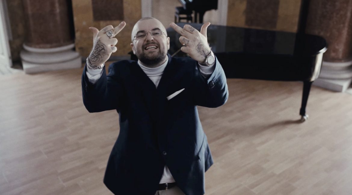 Bedoes wraca z mega mocnym numerem: „Dla nich jestem k**wą, ale zawsze spojrzę w lustro”