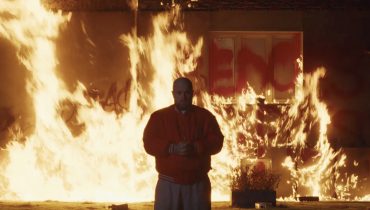 “Kamień z serca” Bedoesa słowo po słowie. “Ja jestem krzykiem tego pokolenia, a nie żadnym wzorem do naśladowania”