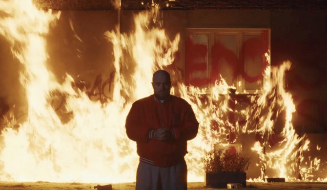 “Kamień z serca” Bedoesa słowo po słowie. “Ja jestem krzykiem tego pokolenia, a nie żadnym wzorem do naśladowania”