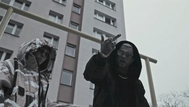 „Czas mi pokazał, że bez sensu chciałem oddać wam serce” – Bonson z nowym klipem i premierą albumu „Brudnopis”