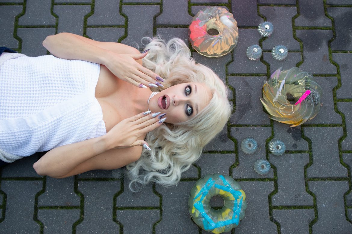 HELA debiutuje singlem „Pani domu”, czyli Helena Englert wkracza na scenę muzyczną