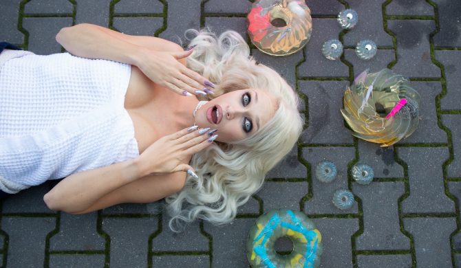 HELA debiutuje singlem „Pani domu”, czyli Helena Englert wkracza na scenę muzyczną