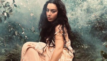 Charli XCX zapowiada „Wichrowe wzgórza” kolejnym singlem