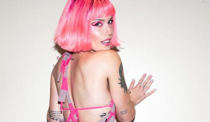 Fan złapał Halsey za pośladki podczas koncertu