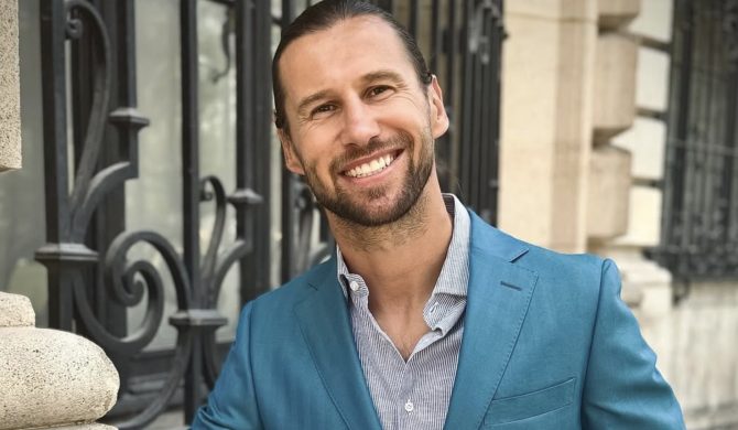 Grzegorz Krychowiak w bitwie freestyle’owej z Filipkiem. Wojciech Kowalczyk komentuje: „Gdyby tak grał w reprezentacji…”