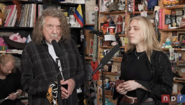 Robert Plant wykonuje klasyk Led Zeppelin podczas Tiny Desk Concert. „To jak Live Aid – tam też się nie słyszałem”