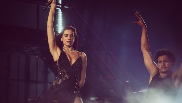 Dua Lipa o cierpieniu niewinnych: „Czuję się blisko tych, którzy doświadczają niesprawiedliwości”