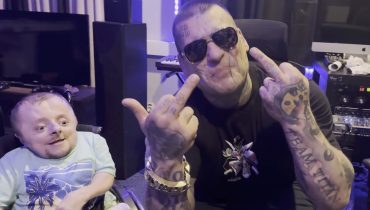 Jeśli macie ochotę dotrzeć na koniec Internetu to… Popek nagrał numer z Mikrocypkiem