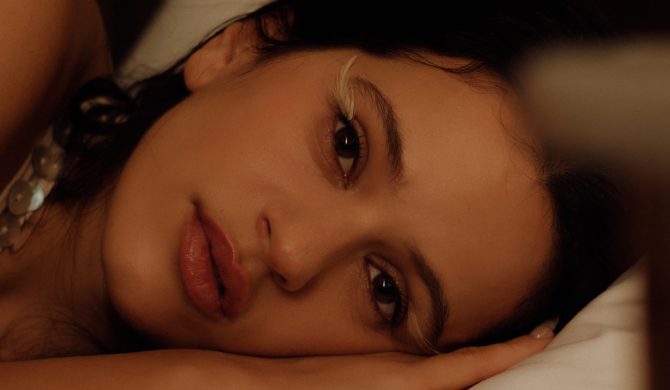 Rosalía śpiewa w 13 językach na nowym albumie „LUX”