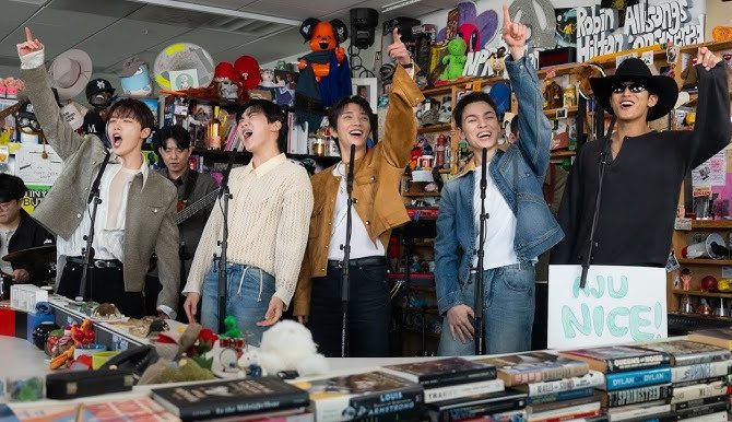 SEVENTEEN zapisują się w historii jako pierwszy zespół K-pop, który zagrał Tiny Desk Concert