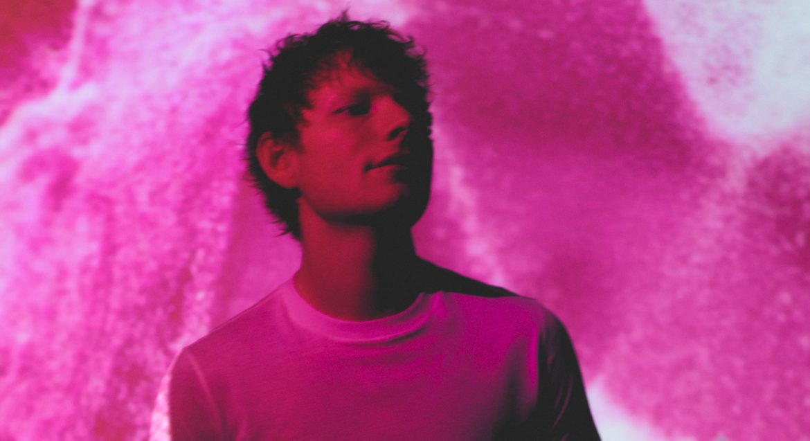 Ed Sheeran prezentuje „Play (Super Deluxe Edition)” – nową odsłonę globalnego hitu z 14 bonusami