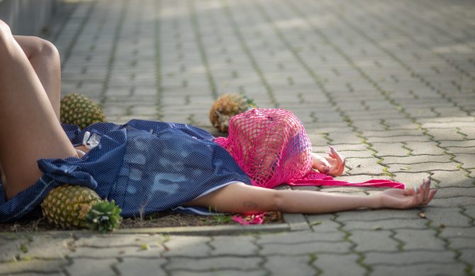 Dorota Masłowska oskarża Helenę Englert o kradzież frazy, którą idąc tropem rozumowania pisarki, sama musiała wcześniej „ukraść”