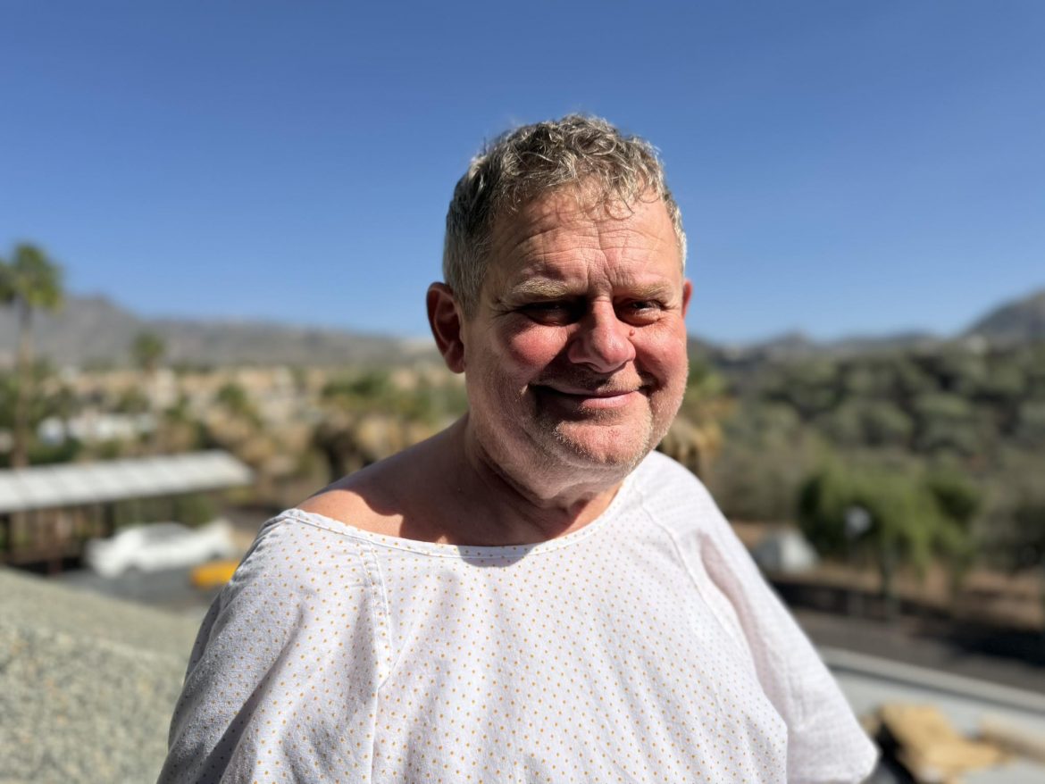 Muzycy Kultu przekazują nowe informacje o stanie zdrowia Kazika: „Może już samodzielnie pić wodę, zaczyna wstawać z łóżka”